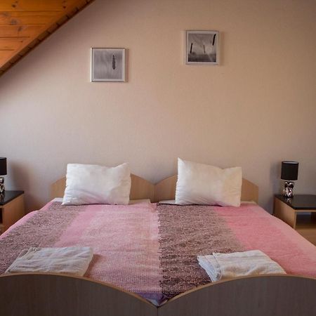 Gilde Panzio Bed & Breakfast Pilisvorosvar Luaran gambar