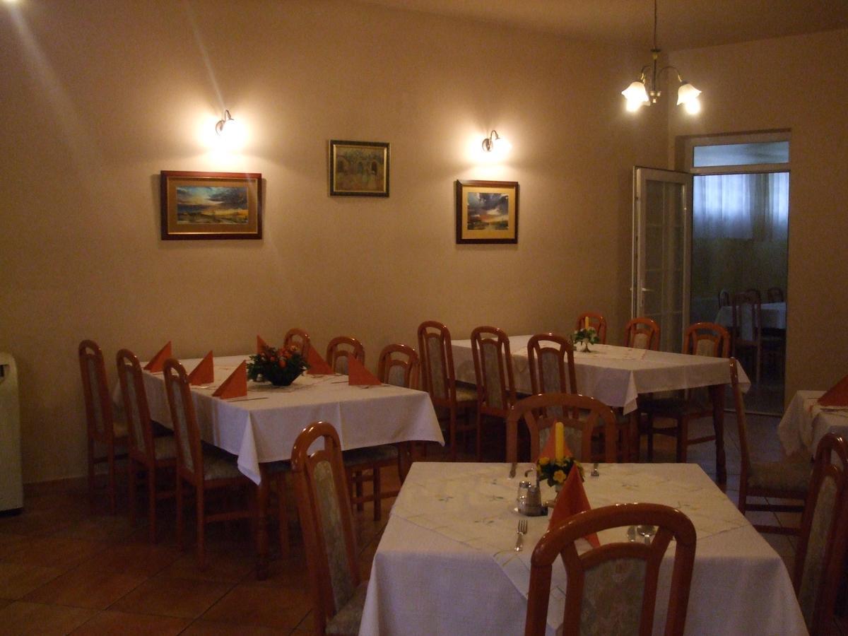 Gilde Panzio Bed & Breakfast Pilisvorosvar Luaran gambar